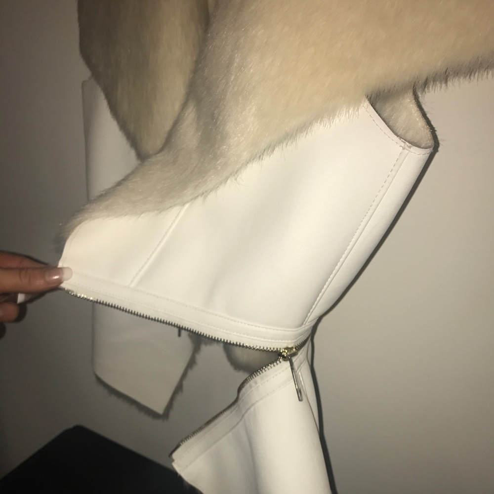 White leather / fur cropped vest with zipper